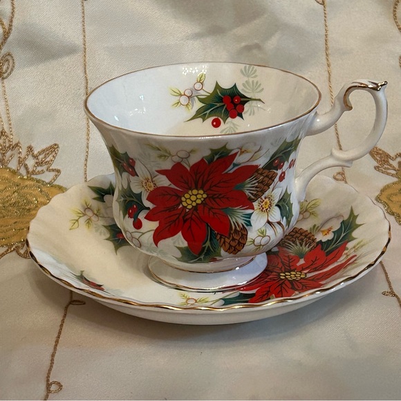 Royal Albert Poinsettia Teacup and Saucer England - Picture 1 of 8